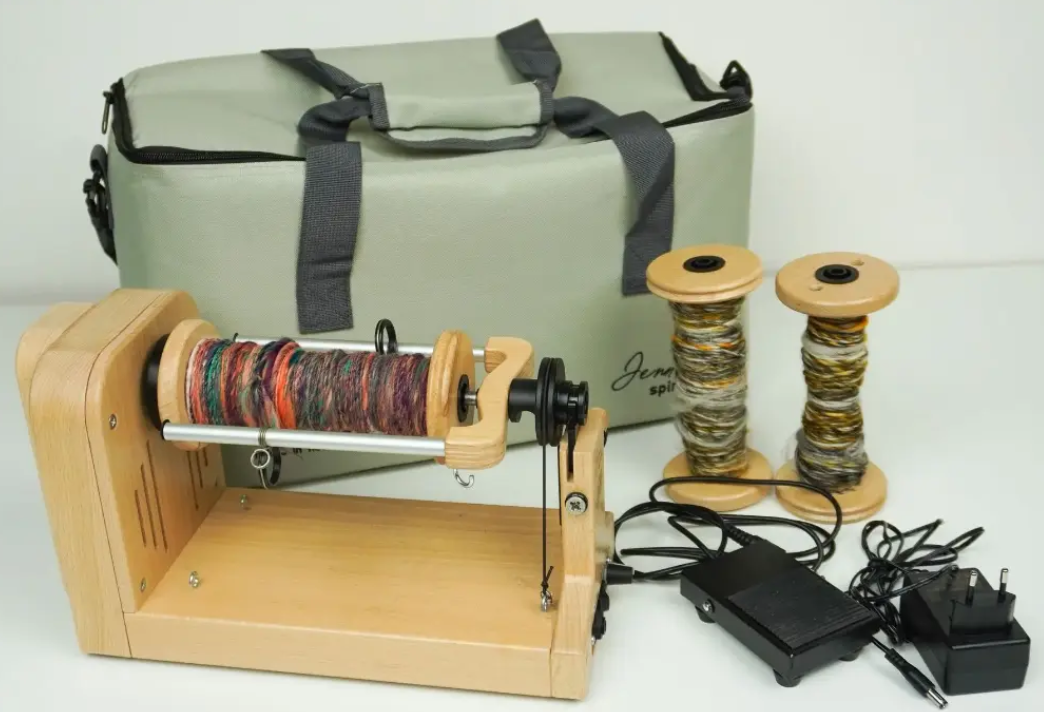 Louët Jenn-E die E-Spinnmaschine inklusive Tasche oder Koffer mit Zubehör