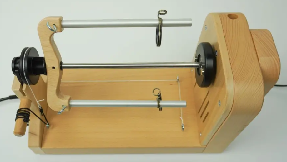 Louët Jenn-E die E-Spinnmaschine inklusive Tasche oder Koffer mit Zubehör
