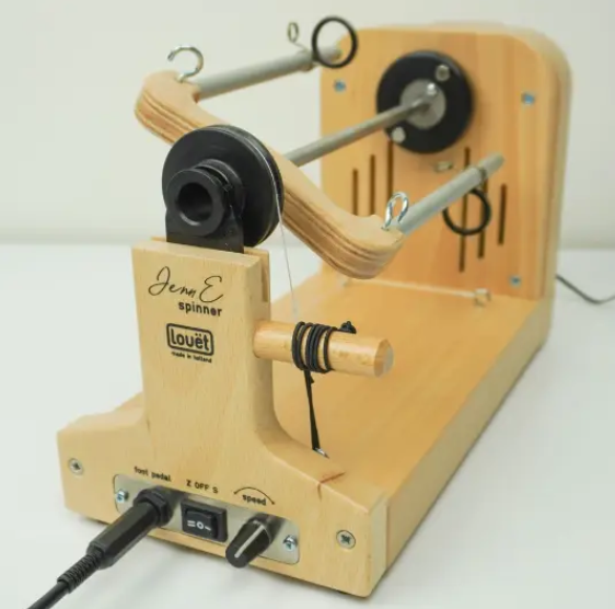 Louët Jenn-E die E-Spinnmaschine inklusive Tasche oder Koffer mit Zubehör